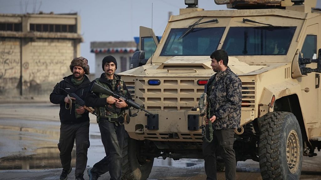 حكومة دمشق تعلن فتح ممرين إنسانيين في الحسكة.. واشتباكات مع الأكراد على تخوم كوباني