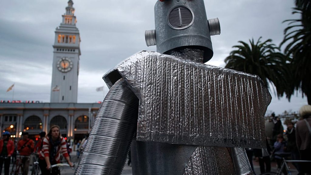 فيديو. روبوتات في شوارع دافوس: عرض مبتكر يلفت الأنظار