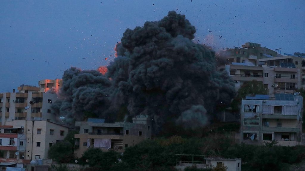 في تصعيد جديد.. غارات إسرائيلية عنيفة تستهدف قرى لبنانية شمال الليطاني