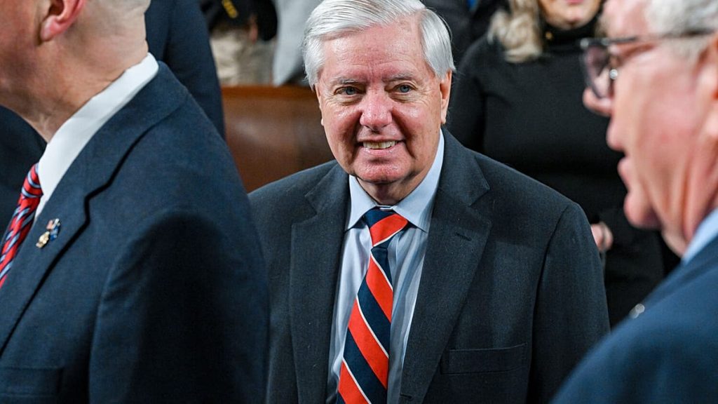 هل كان يعلم؟ السيناتورالجمهوري ليندسي غراهام يشكك في الاتفاق النووي مع طهران ويدعو إلى تغيير النظام