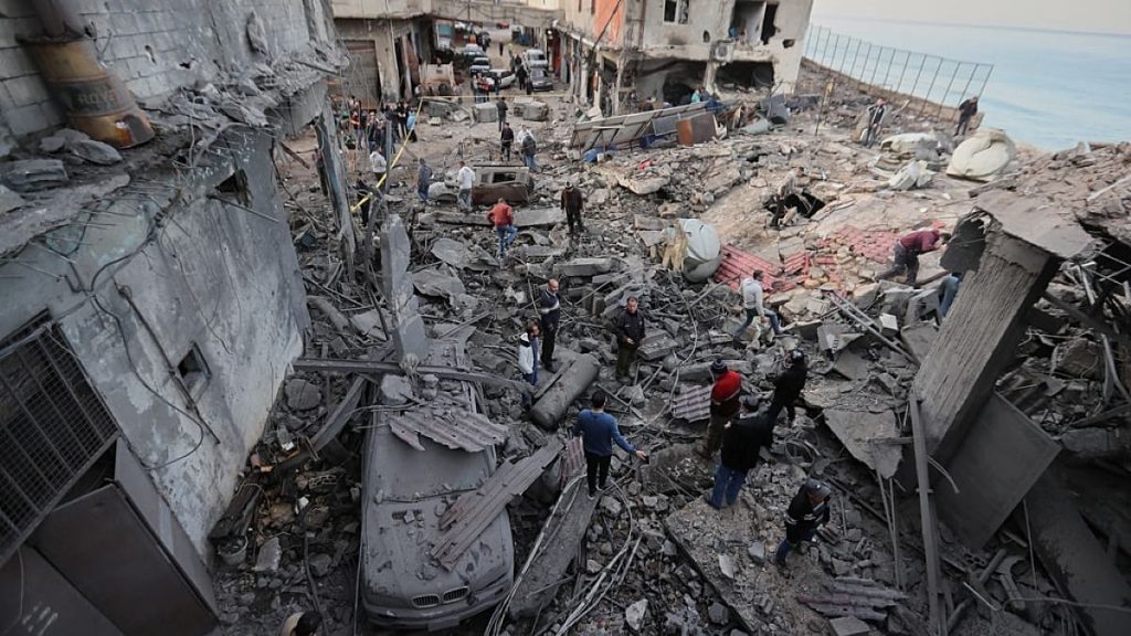 لبنان: إسرائيل توسّع تصعيدها بغارات على الجنوب والبقاع وسقوط قتلى وجرحى