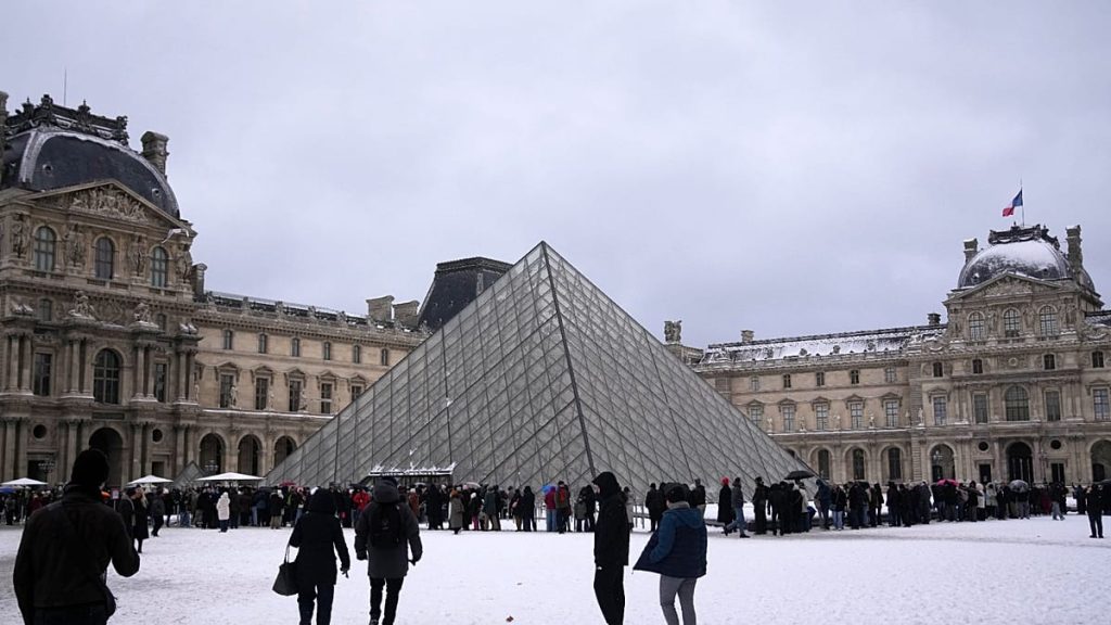 تحقيق فرنسي: “إخفاقات منهجية” سهّلت سرقة اللوفر بـ100 مليون دولار