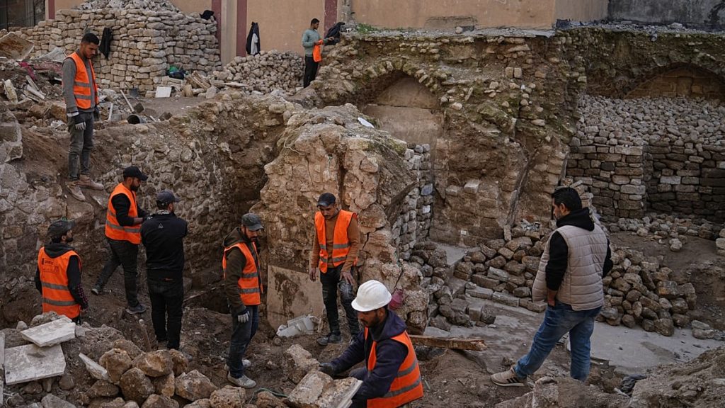 لؤلؤة “حي الزيتون” تعود للحياة.. جهود فلسطينية لإحياء حمّام السمرة الأثري بعد تدميره