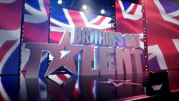 رجل من ذوي الاحتياجات الخاصة يفوز بالزر الذهبي