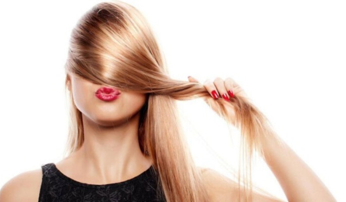 كيف تثبتين رائحة شعرك لفترة أطول؟ أسرار بسيطة وفعّالة