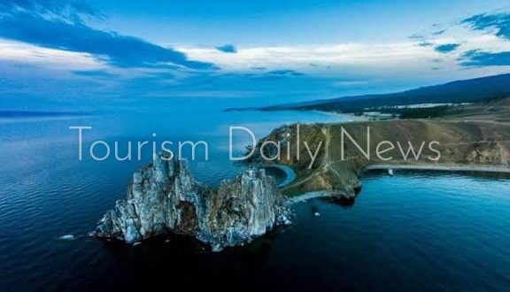 بسبب تصدع الجليد.. بحيرة بايكال الروسية تبتلع 7 سياح صينيين