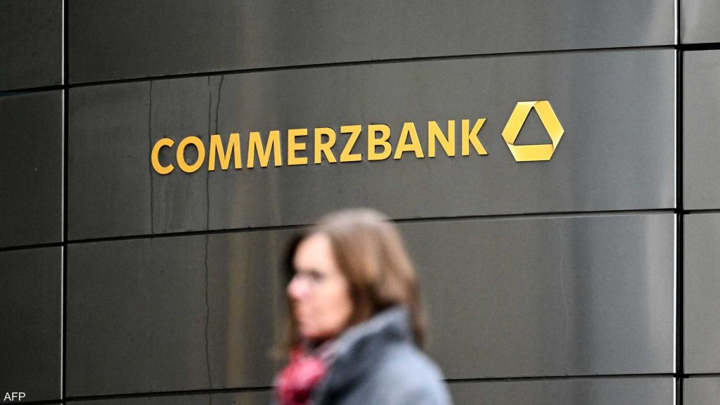 يونكريديتو الإيطالي يقدم عرضا لشراء كومرتس بنك الألماني