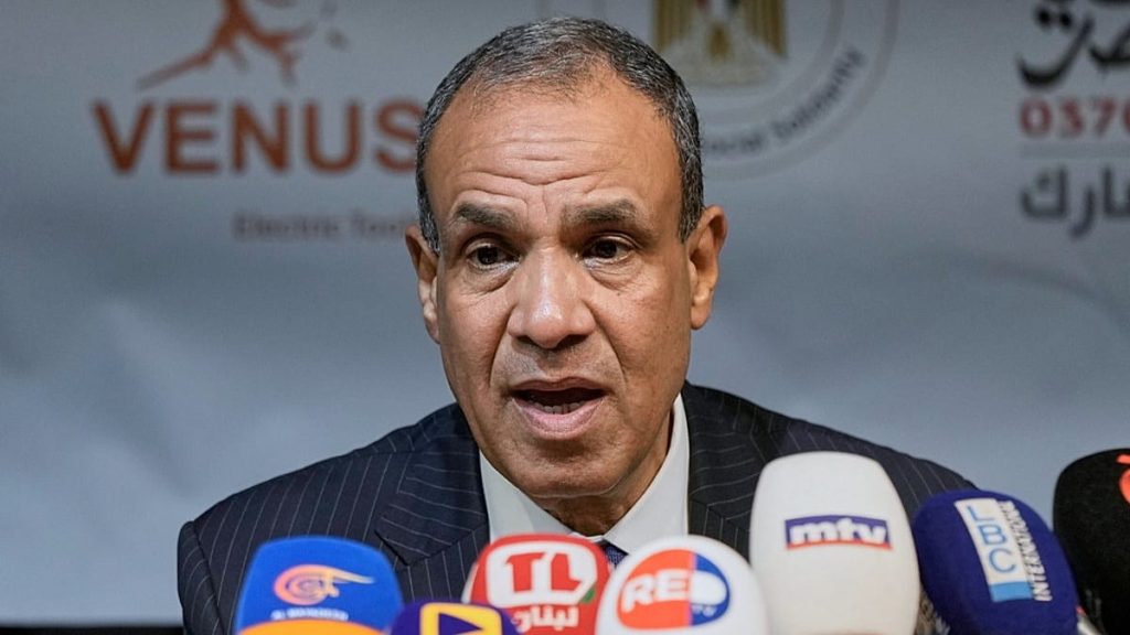 لبنان: مصر تتحرك لخفض التصعيد.. وانقسام حكومي على خلفية طرد السفير الإيراني