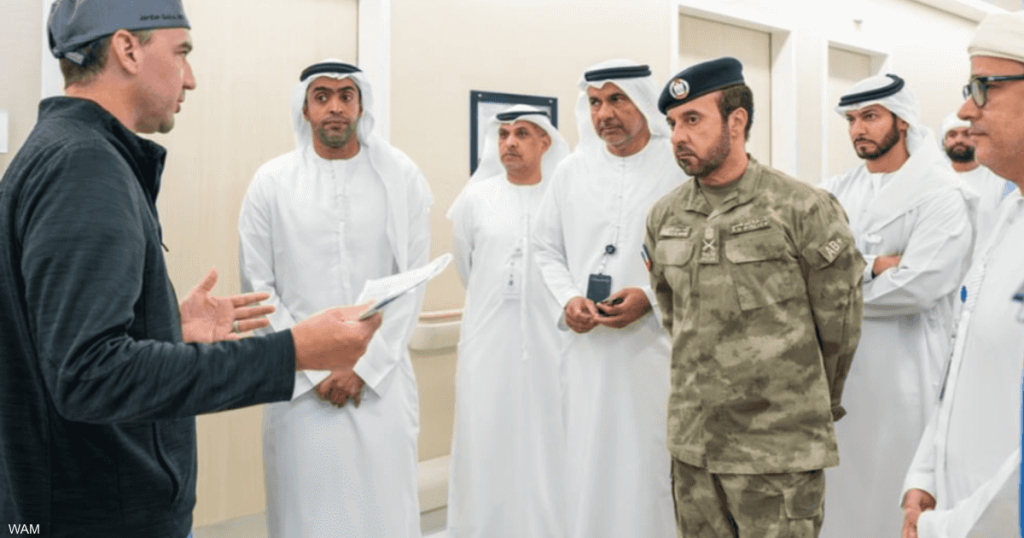 وفد قيادي من أبوظبي يزور المصابين جراء الأحداث الإقليمية