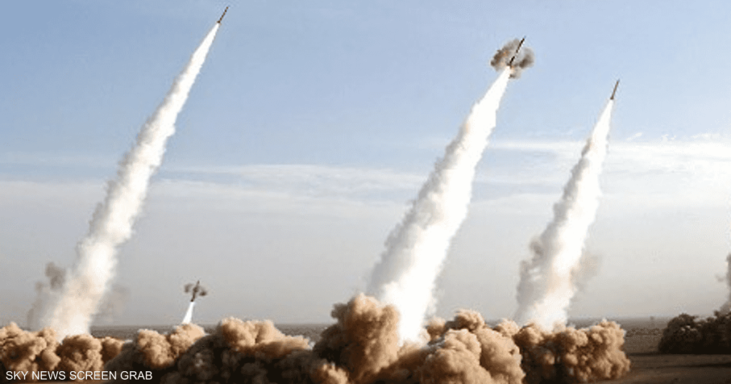 مقتل إسرائيلي وإصابة اثنين جراء سقوط مقذوفات وسط إسرائيل