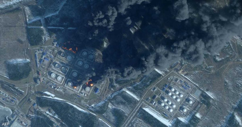 كييف تستهدف مجمّعاً نفطياً روسياً ضمن هجوم واسع بالمسيّرات