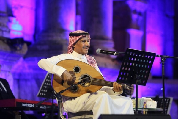 خالد عبد الرحمن: اتصال بعد 20 عامًا وراء أغنيتي الشهيرة “يمر الوفت”
