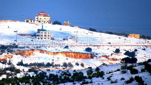 “السياحة البيضاء” في الأردن.. عندما تعيد الثلوج رسم ملامح الجبال