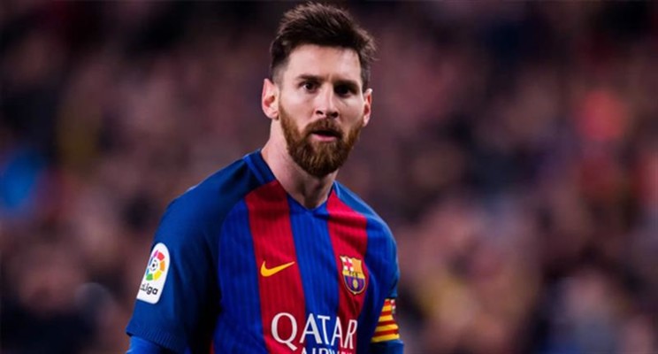 عارضة أزياء: ” زوجة ميسي حظرتني”