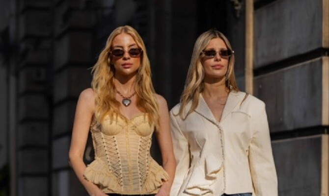 من البرمودا إلى القلادات الطويلة: هذه أبرز صيحات ربيع 2026