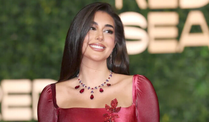 ياسمين صبري بـ تيشيرت دعائي غير مخصص للبيع لإحدى الماركات العالمية