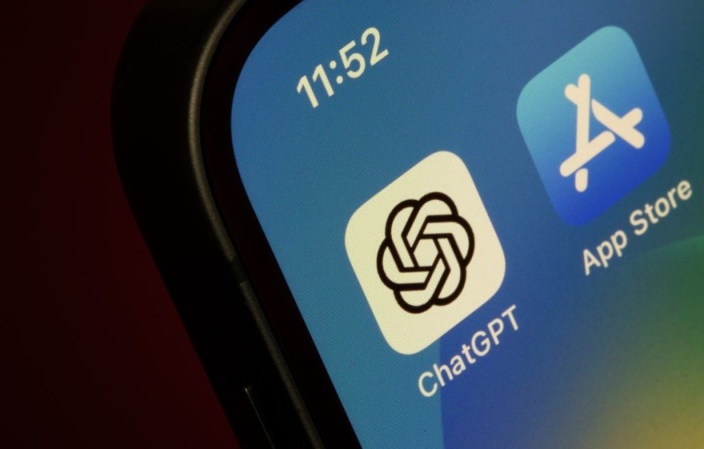 تطبيقات ChatGPT.. هل تنافس تطبيقات جوجل بلاي وآب ستور؟