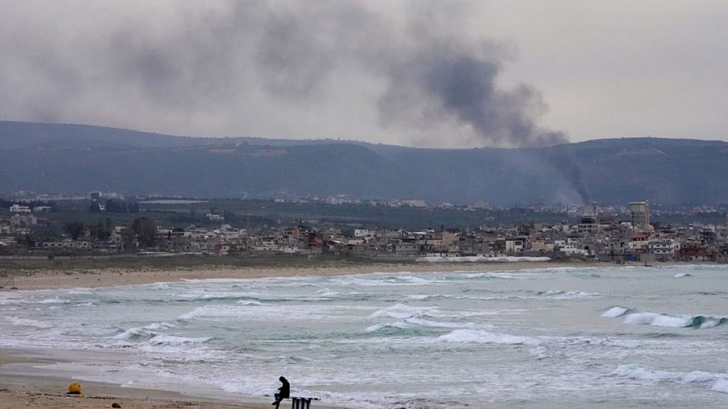 تصعيد متواصل في جنوب لبنان: مقتل جندي إسرائيلي واليونيفيل تبدي قلقها بعد تدمير كاميراتها في الناقورة