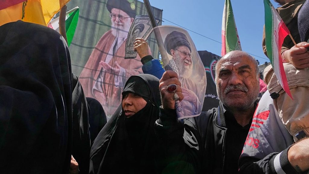 إيران تحيي أربعينية علي خامنئي.. ونجله يتوعّد بـ”الثأر”: لن نتنازل عن حقوقنا