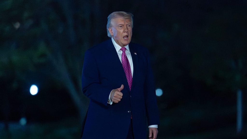 ترامب يعلن “تطهير هرمز”.. مدمرة أمريكية مهددة بالقصف تقترب من المضيق والمفاوضون يتلقون وجهًا لوجه