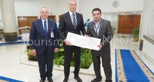 القابضة لمصر للطيران تكرم فريق صيانة الطائرات بعد نجاحهم فى تعديل B737-800