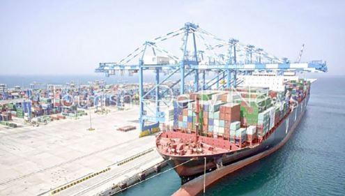 تعليق جميع العمليات في الميناء الرئيسي بالبحرين