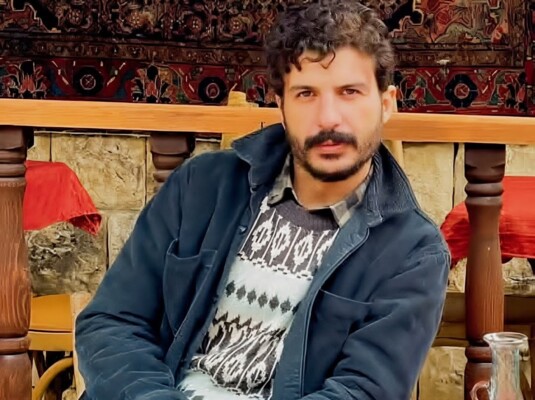 الكاريزما الهادئة التي تصنع الفرق .. غابرييل مالكي أتقن شخصية “جواد” في “مولانا”