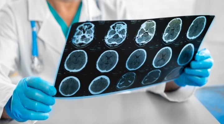 زوجة نجم شهير تعلن إصابتها بمرض خطير!