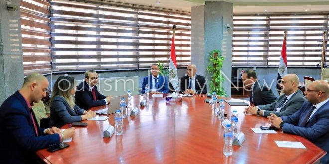 وزير التربية والتعليم يبحث آليات إدراج “الثقافة المالية” بالمناهج الدراسية