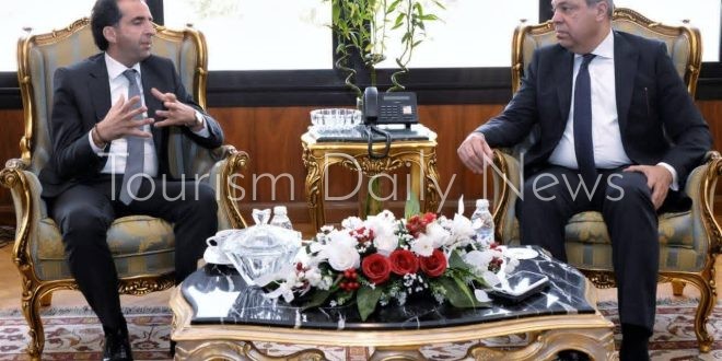 وزير الطيران يبحث مع “مايكروسوفت” آليات تعزيز التعاون المشترك