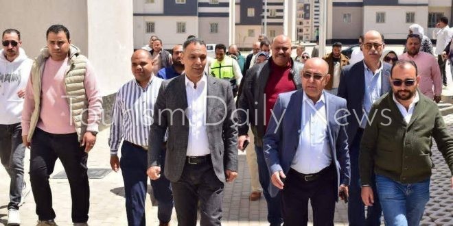 وزيرة الإسكان تتابع سير العمل بعددٍ من المشروعات بمدن أكتوبر