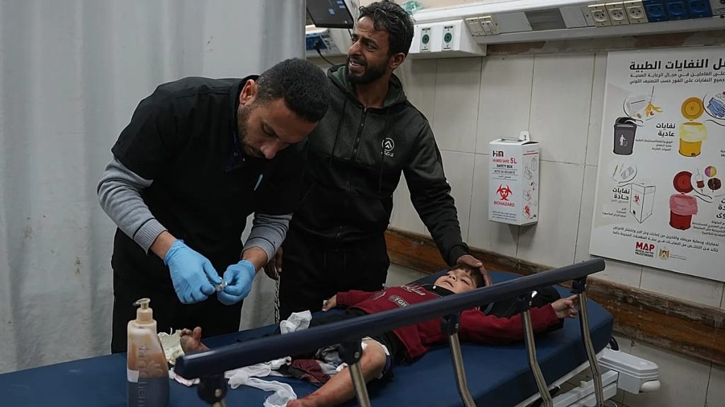 الصحة العالمية تحذّر من انهيار المنظومة الصحية في غزة بسبب القيود الإسرائيلية ونقص الإمدادات الطبية