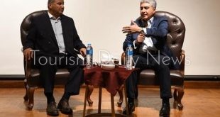 وزير السياحة يستمع لمطالب ومقترحات الأثريين والمرممين بمدينة الأقصر