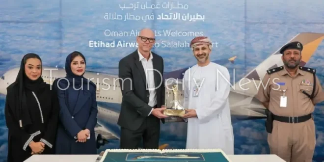 مطار صلالة يستقبل أولى رحلات “الاتحاد للطيران”