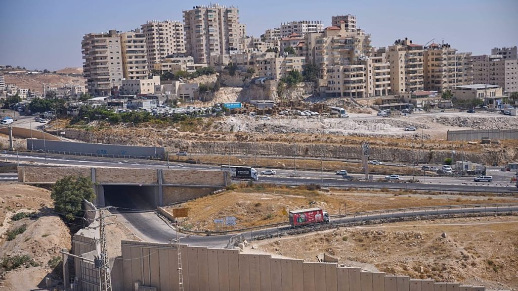 بذريعة “رسوم الاستخدام”.. جمعية استيطانية تطالب عائلة مقدسية في سلوان بـ416 ألف دولار
