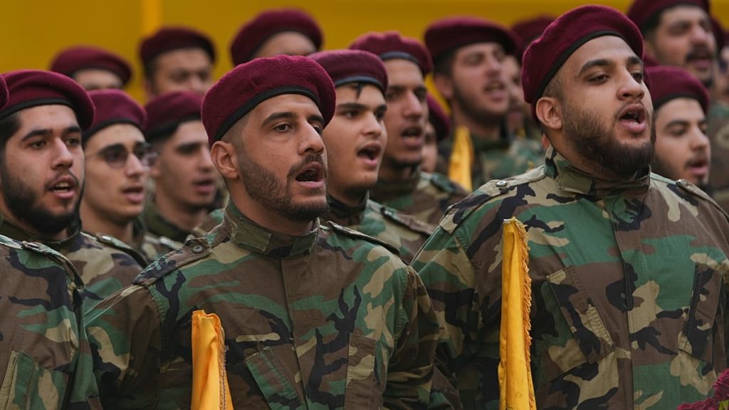 حزب الله يبارك “مذكرة التفاهم” ويدعو السلطة اللبنانية لمراجعة قراراتها: لا عودة إلى ما قبل 2 مارس