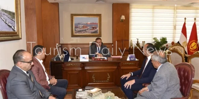 محافظ بورسعيد يبحث مع “حروف” و”أكور” فرص الاستثمار السياحي والفندقي