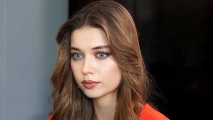 عفراء ساراتش أوغلي بمشهد متصنع مكرر
