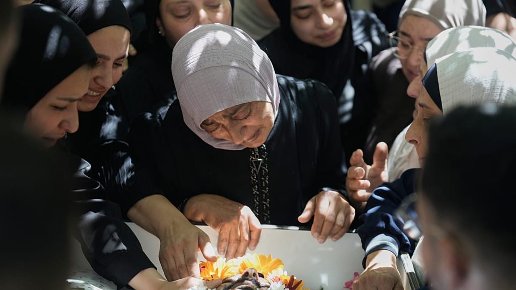 منظمة إسرائيلية: مقتل فلسطينيين في الضفة الغربية يعكس “تشجيع إسرائيل على التطهير العرقي”