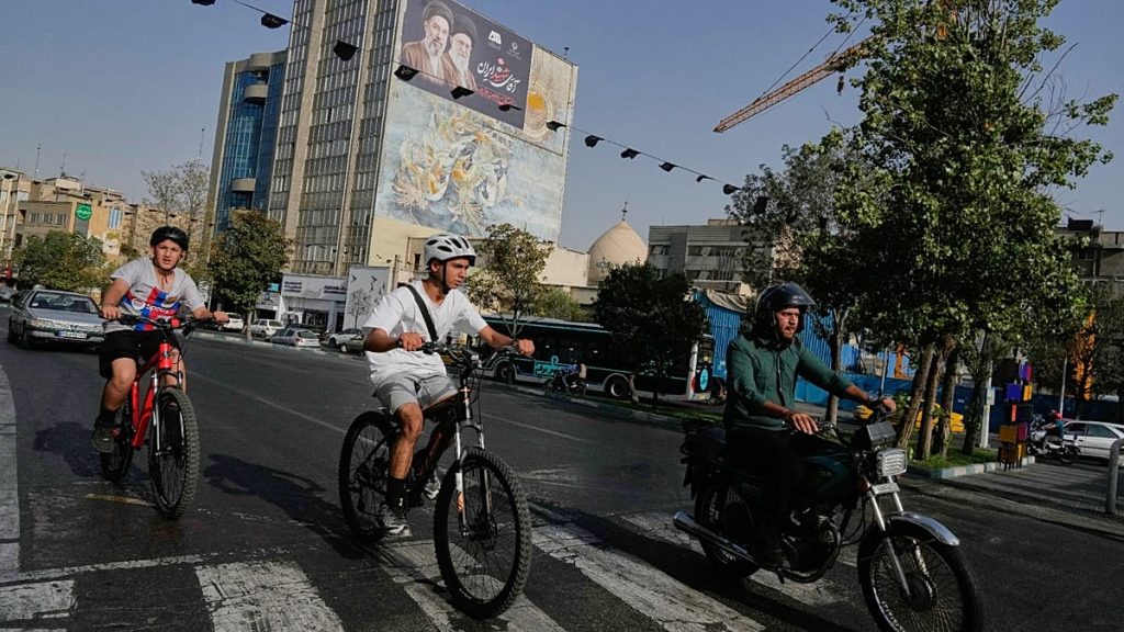 بريطانيا تسحب دبلوماسييها من إيران وتحذر رعاياها من “خطر احتجاز مرتفع جداً”