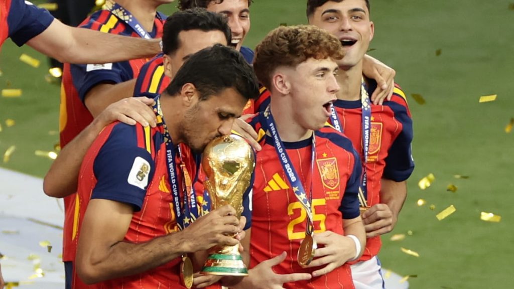 ما قيمة تتويج إسبانيا بكأس العالم للاقتصاد الوطني؟