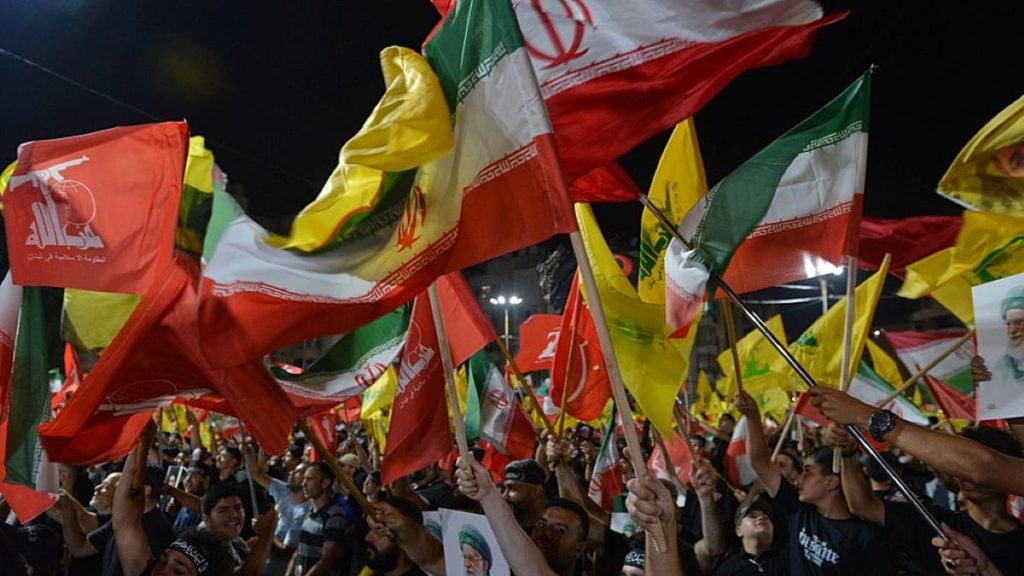 تقرير إسرائيلي يرسم سيناريو ضربة مشتركة لإيران وحزب الله.. شلل محتمل يهدد منشآت الطاقة