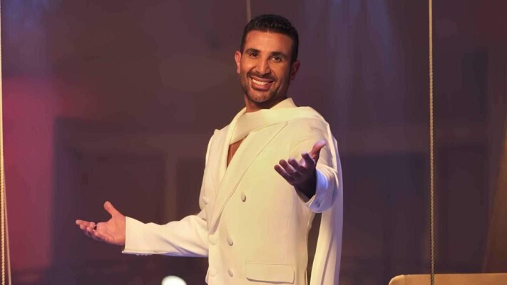 أحمد سعد يكشف لأول مرة عن رد فعل عائلته على تغيير لوكاته