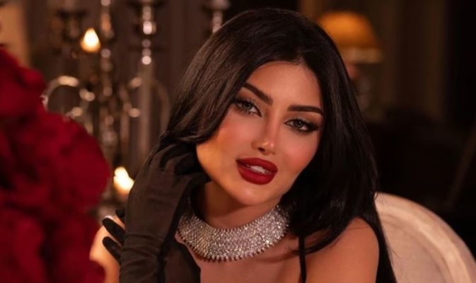 ملكة كابلي تعلّق على زراعة حواجبها