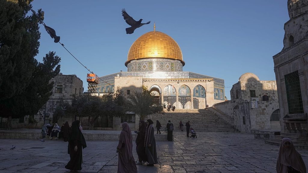 حذف عبارة “لن نتخلى عن القدس” من مناهج سعودية.. وترحيب إسرائيلي بالتعديل