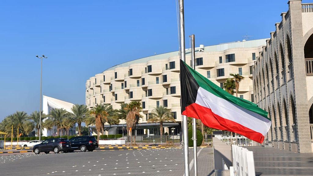 الكويت تُعلن إحباط مخطط لـ”داعش” لاستهداف منشأة حيوية