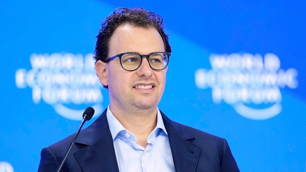 مشروع بنما: أنثروبيك تدمر سرا ملايين الكتب لتدريب ذكائها الاصطناعي