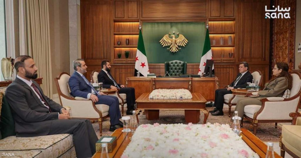 الشرع وعبدي يبحثان دمج “قسد” وسط توتر في الحسكة