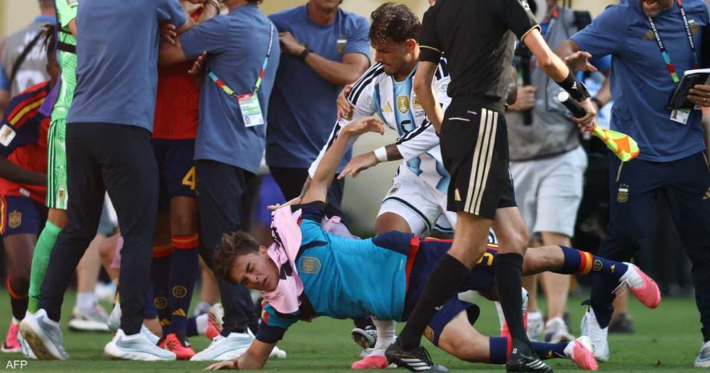 الفيفا يعلن عقوباته على الأرجنتين وباريديس بعد عنف المونديال
