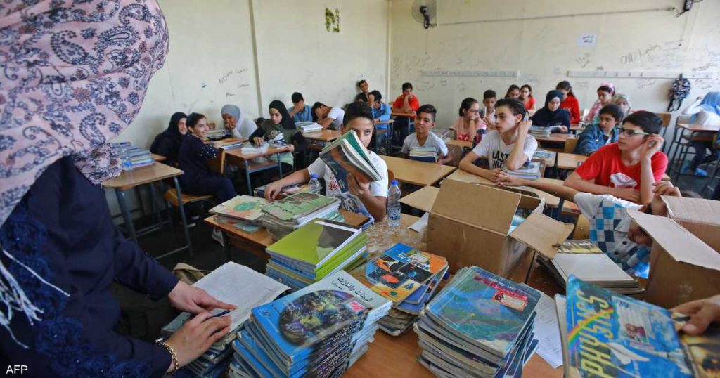 لبنان يبدأ الدراسة وسط النازحين.. 80 مدرسة ملاجئ